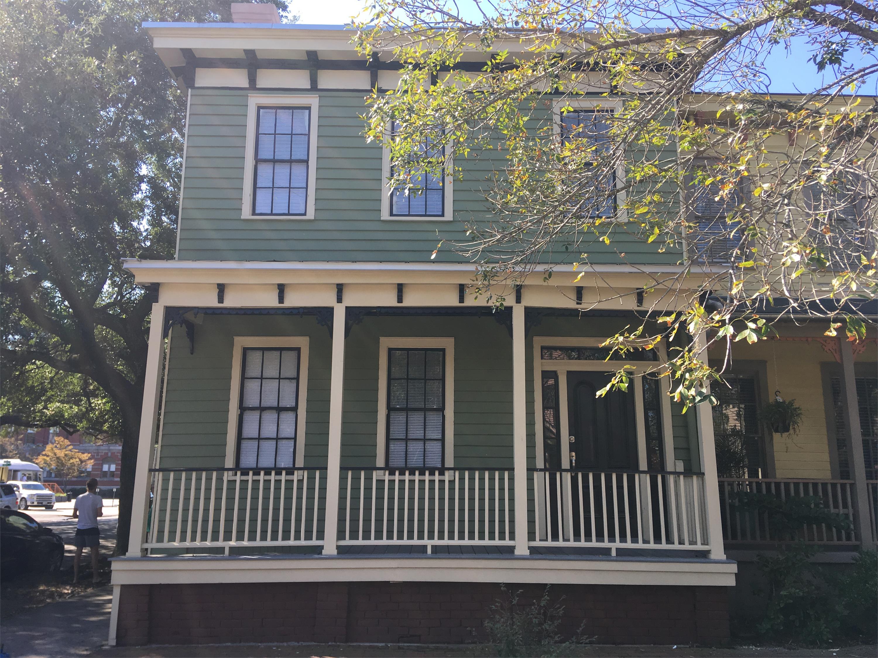 201 W Duffy Street -  B Upstairs